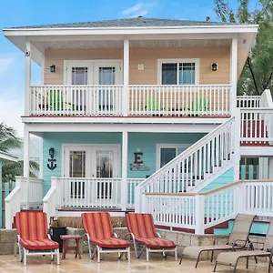Embrace 3* Staniel Cay