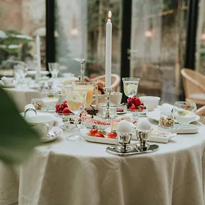 The Burgundy - Boutique Bruges